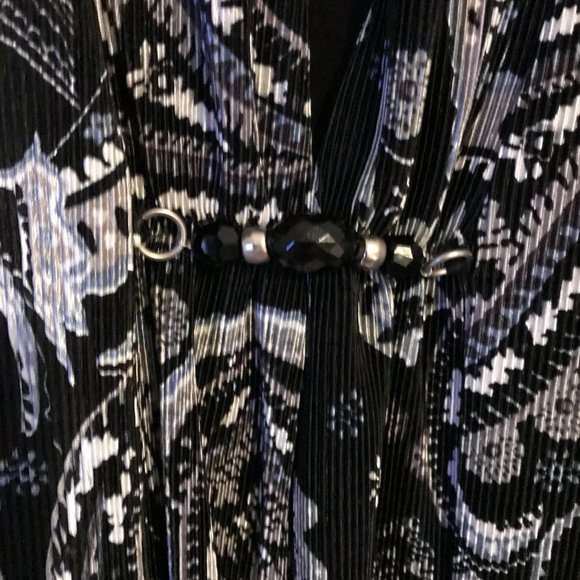 Notations Woman jacket/blouse, 3X, black and gray with attached black tank. - Picture 4 of 12